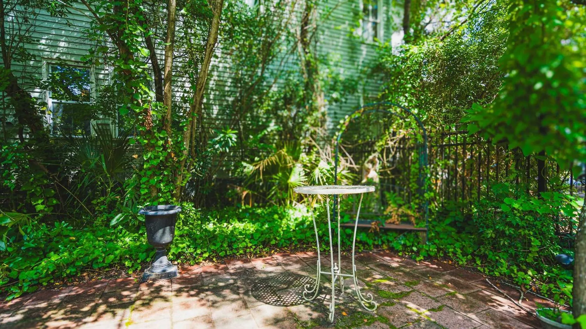 Hotel Carriage Modern House To Victorian House Savannah Penzion