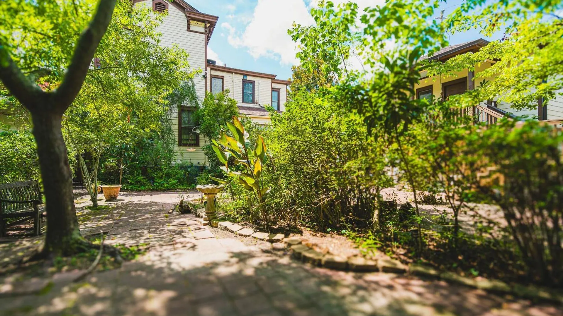Penzion Hotel Carriage Modern House To Victorian House Savannah