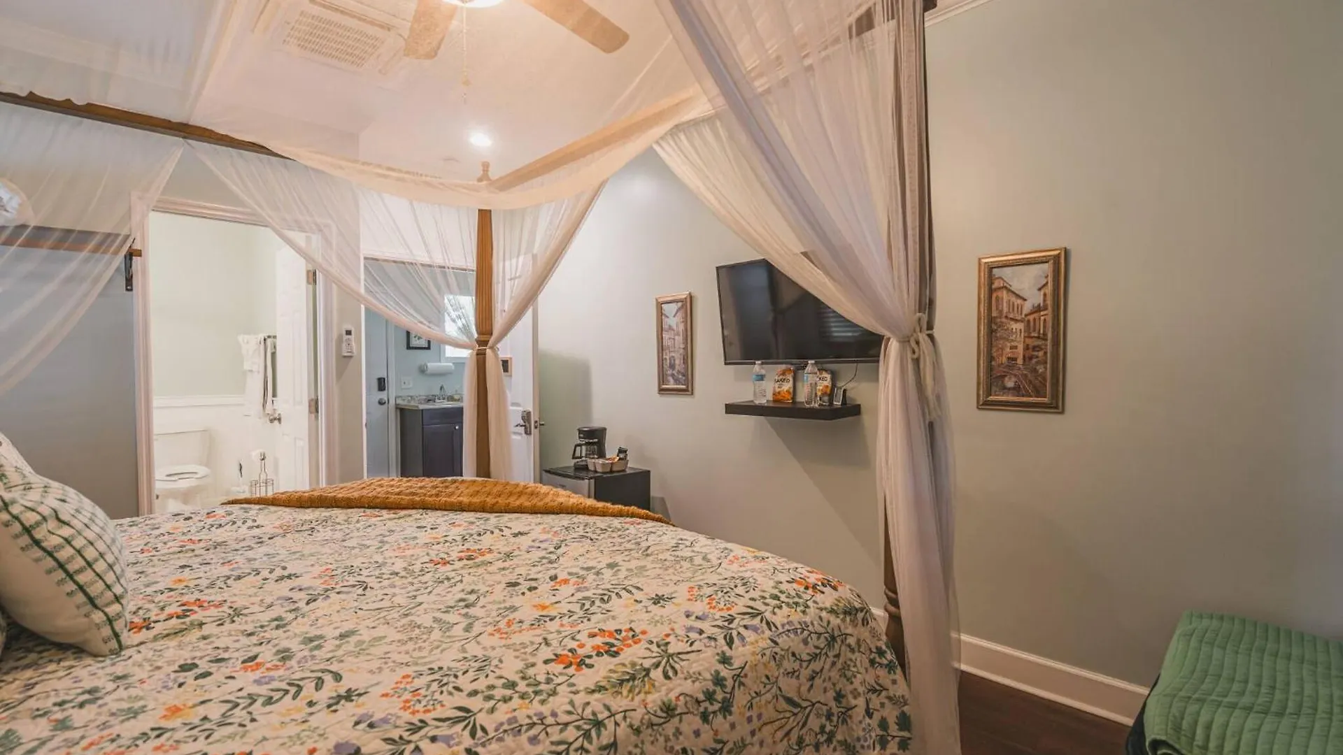 Hotel Carriage Modern House To Victorian House Savannah Penzion