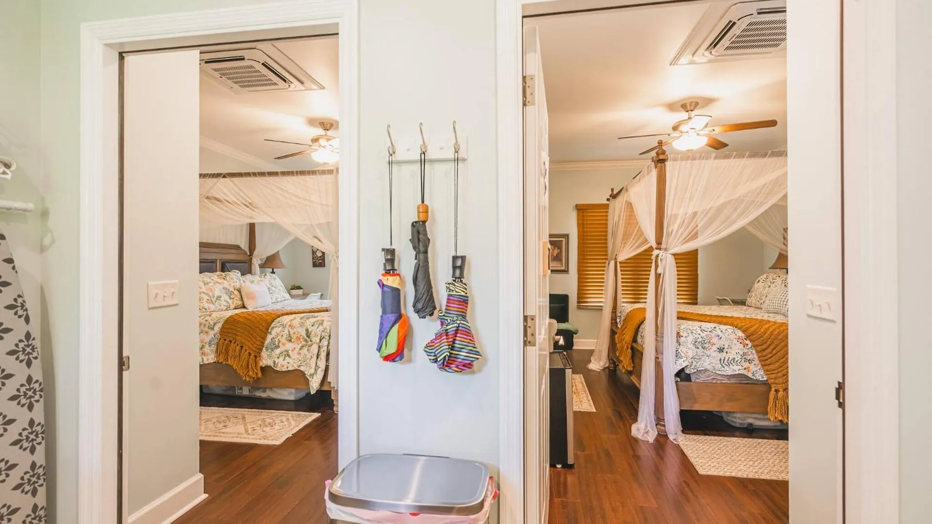 Hotel Carriage Modern House To Victorian House Savannah USA