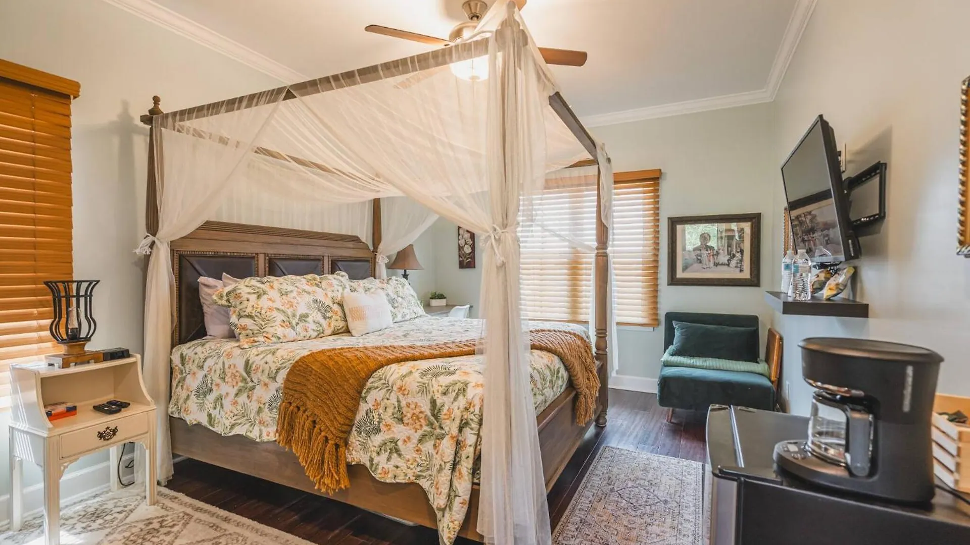 Hotel Carriage Modern House To Victorian House Savannah Penzion
